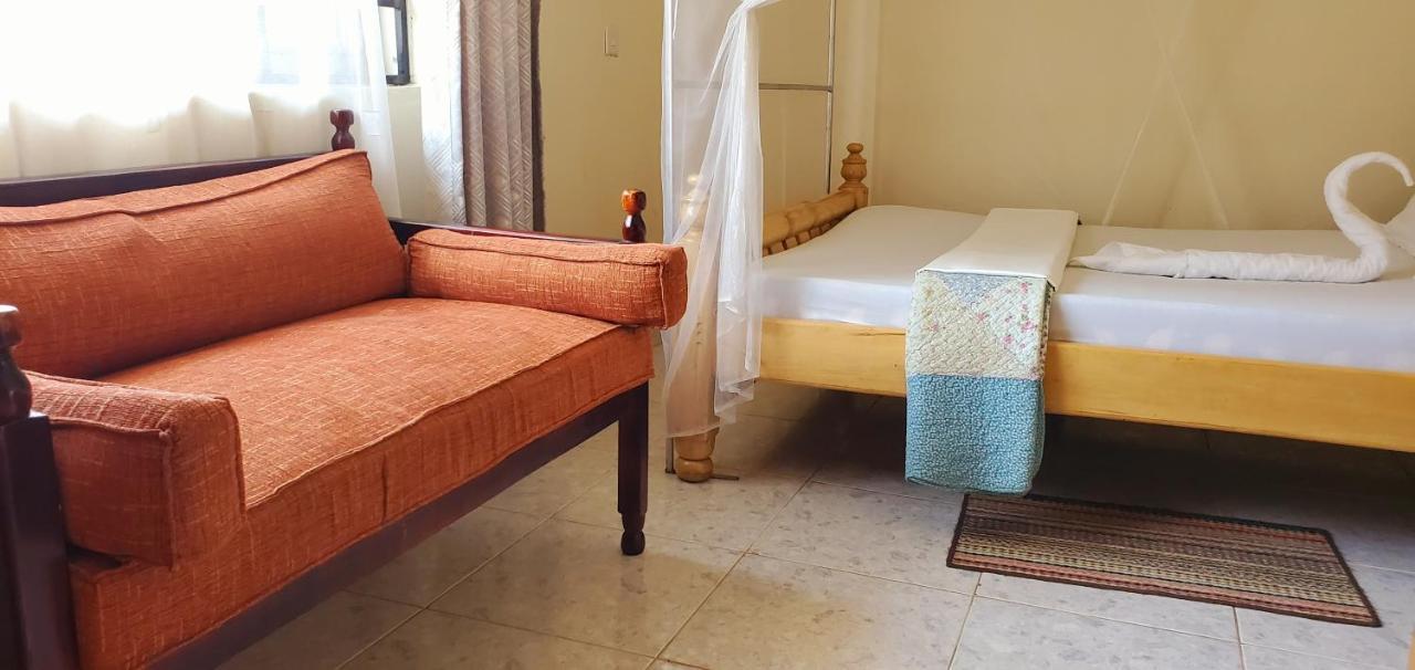 La Feve Beach Bed And Breakfast Entebbe Exterior photo